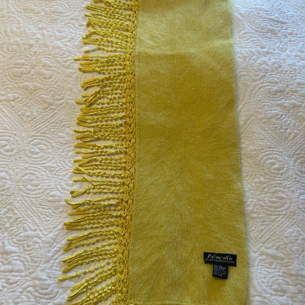 Vintage Vanesha Angora Fur Elegant Muted Yellow Fringe Scarf - Picture 8 of 9